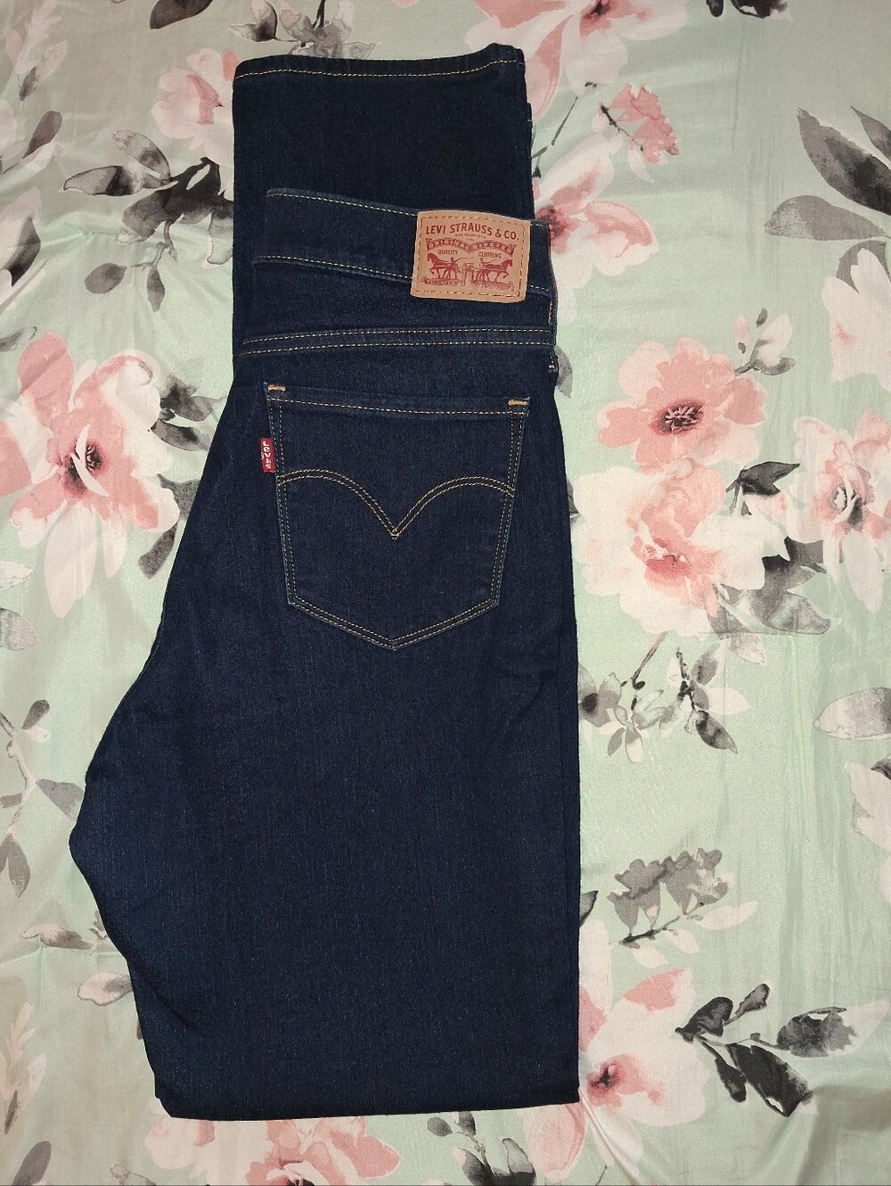 Levi's 314 Shaping Straight Size 31  (12)Dark Wash Women's Long Length